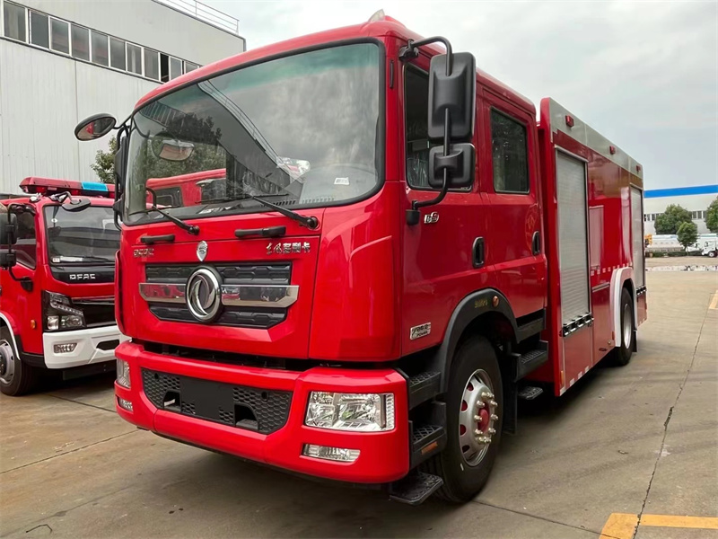 东风D9（6.1吨）水罐消防车